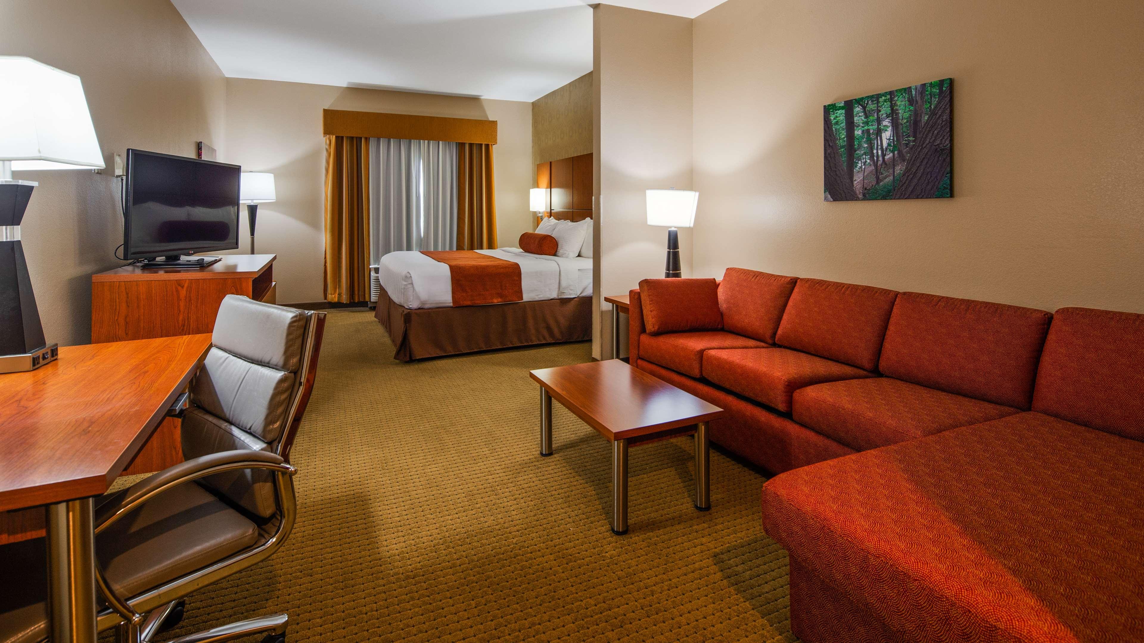 Best Western Plus Finger Lakes Inn & Suites Cortland Exterior foto