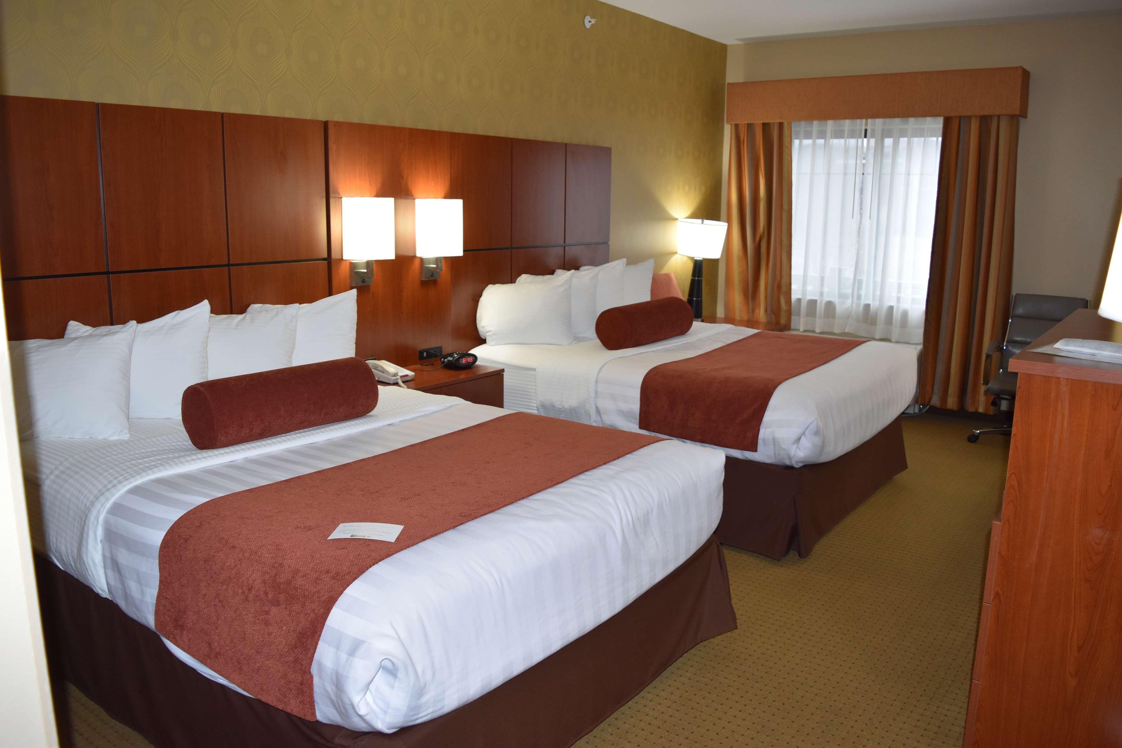 Best Western Plus Finger Lakes Inn & Suites Cortland Exterior foto