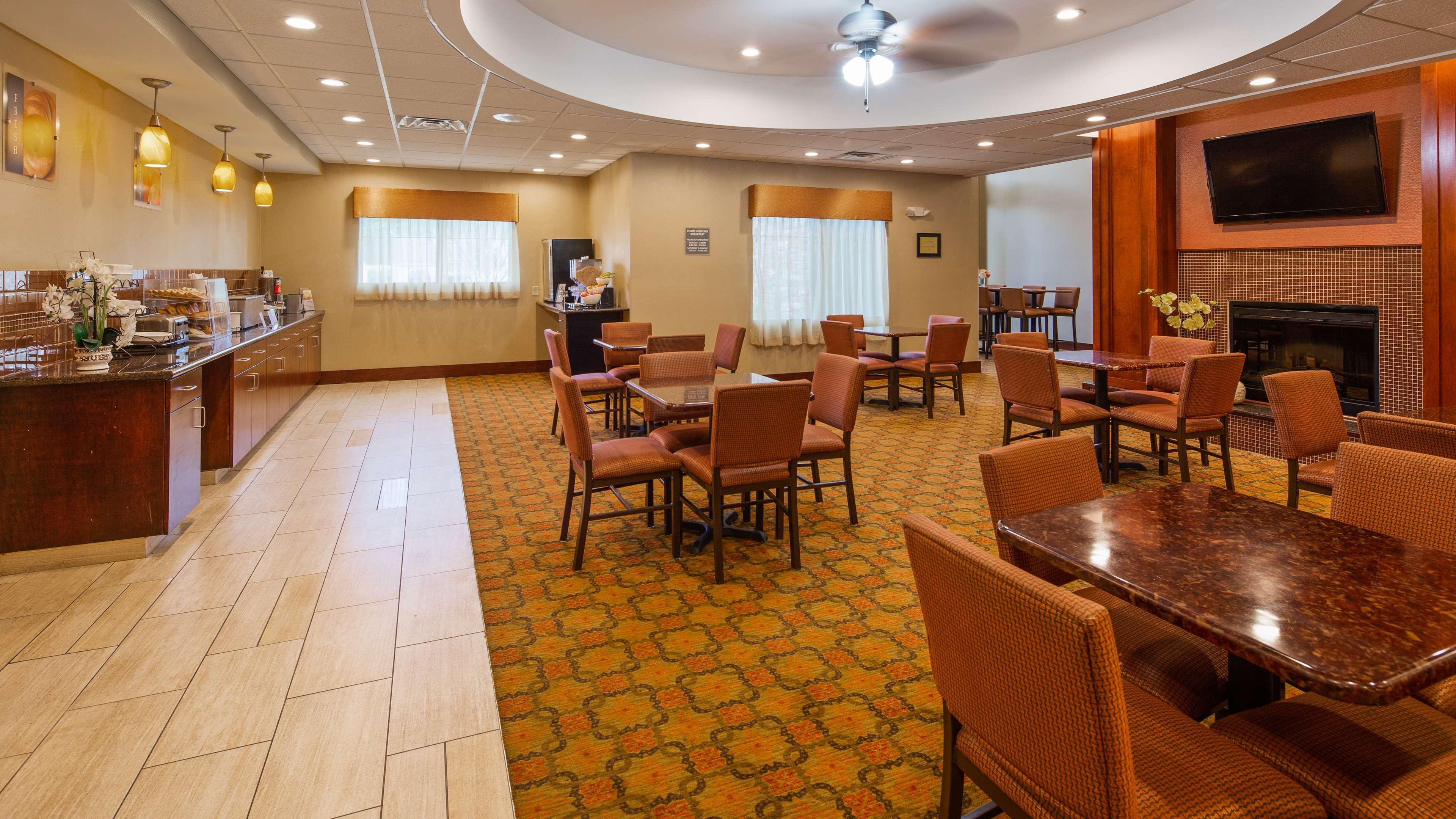 Best Western Plus Finger Lakes Inn & Suites Cortland Exterior foto