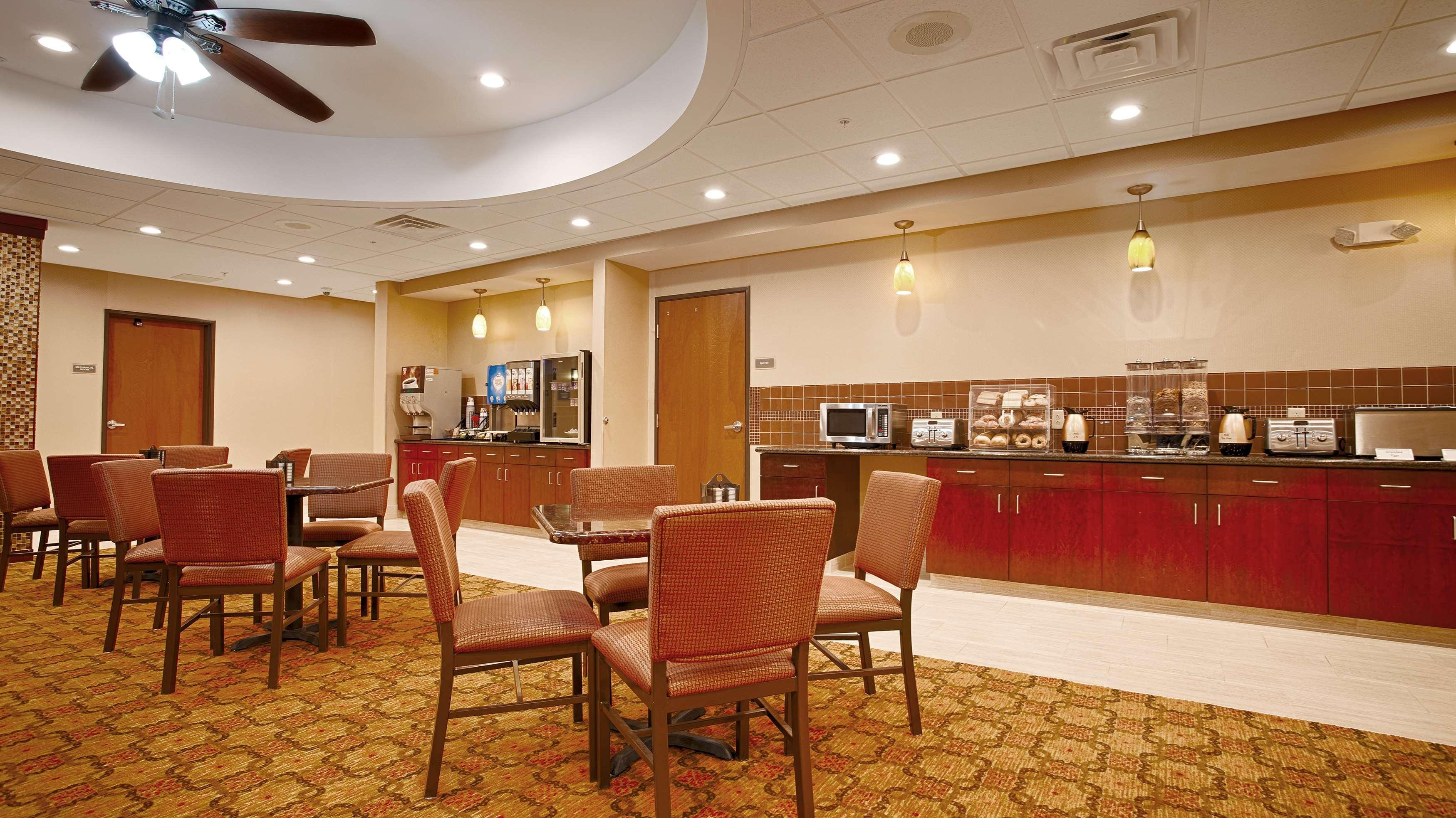 Best Western Plus Finger Lakes Inn & Suites Cortland Exterior foto
