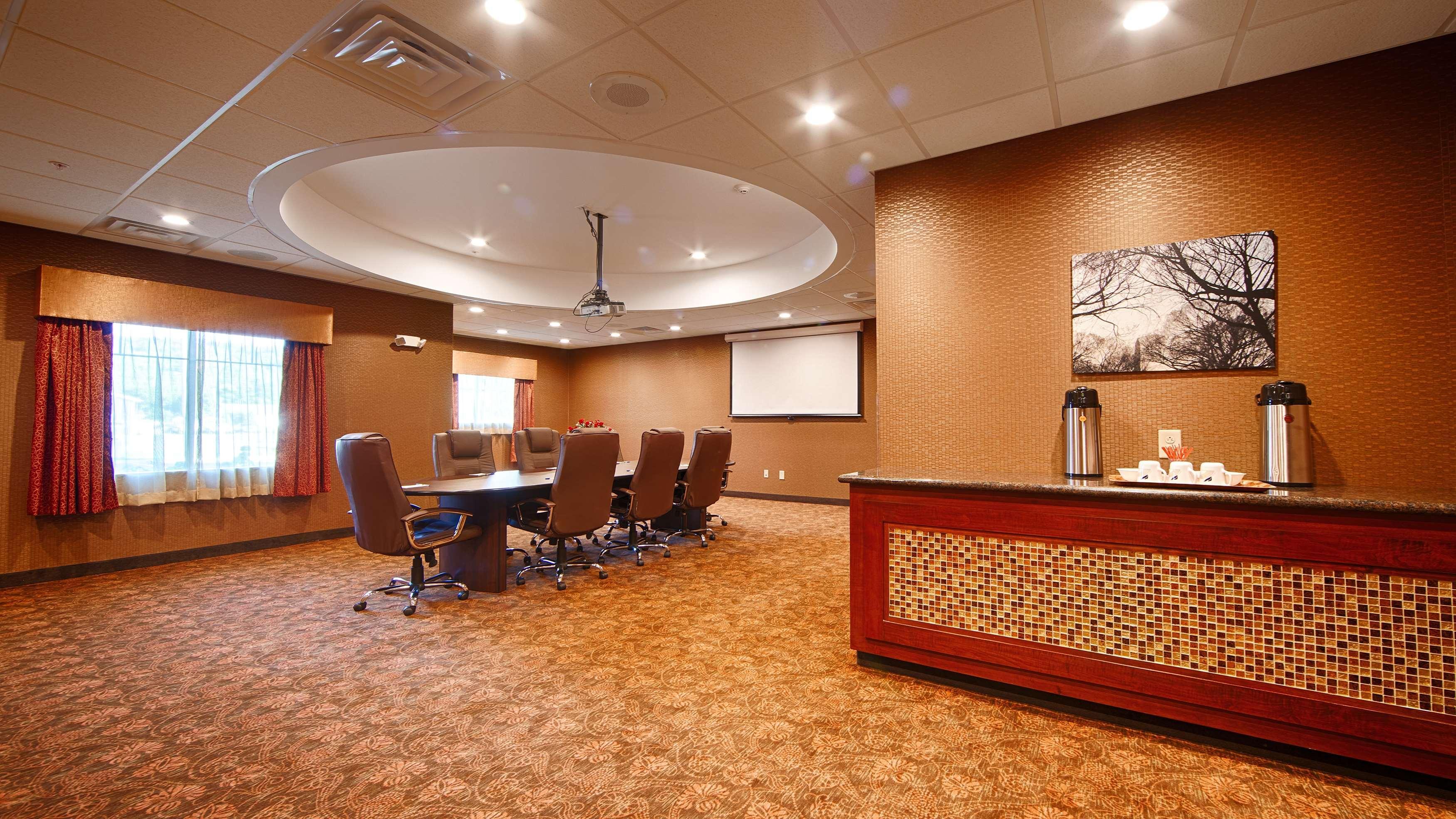 Best Western Plus Finger Lakes Inn & Suites Cortland Exterior foto